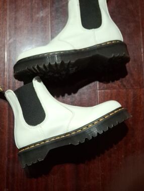 Dr. Martens 2976 Quad Chelsea Boots Womens Size 8 White Platform Leather